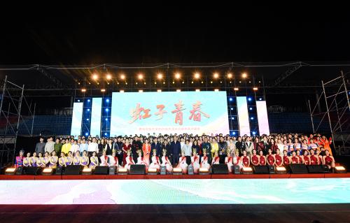 学校“虹子青春”2025年庆国庆迎新生文艺晚会精彩上演